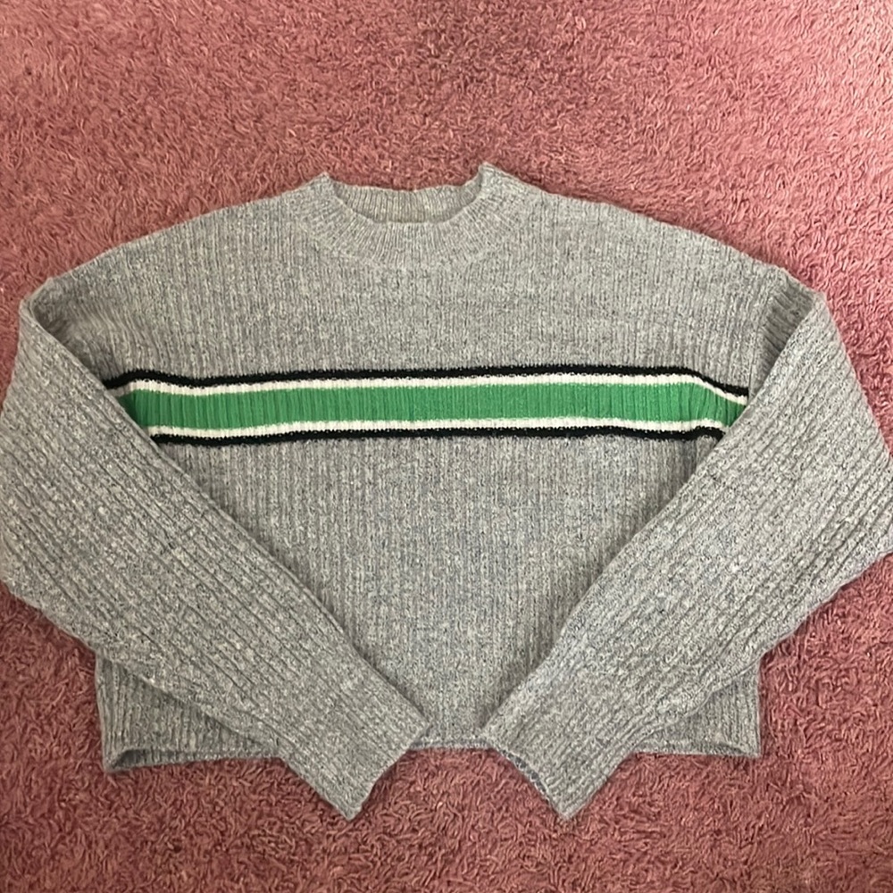 Size Medium, Cropped Sweater